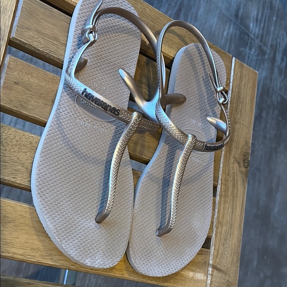 Havaianas Women's Beige/Gold Sandals - Picture 9 of 9